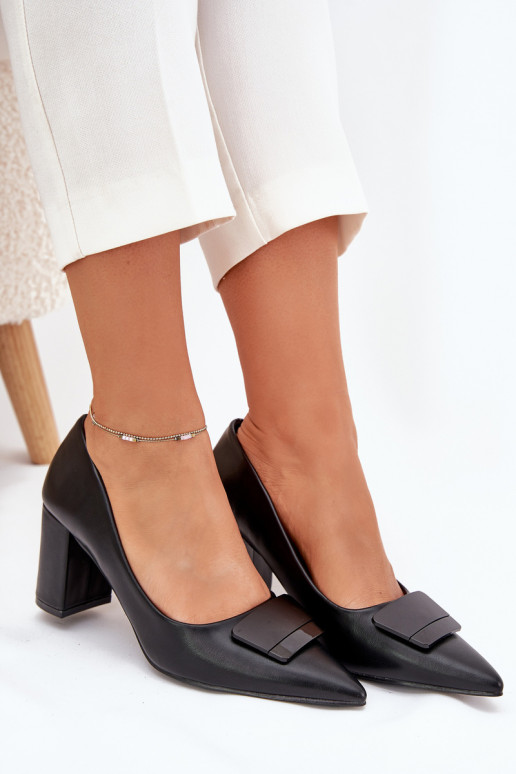 Chaussures avec des talons avec des ornements couleur noire Celira Chaussures avec des talons avec des ornements couleur noire Celira