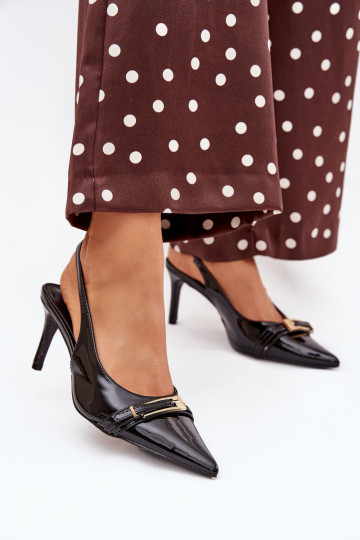 Chaussures noires laquées avec fins talons et boucles dorées Vivae