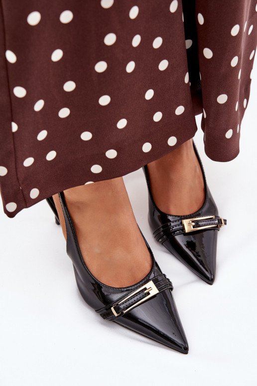 avec effet vernis Chaussures avec des talons fins avec boucles dorées couleur noire Vivae