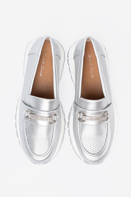 couleur argent mocassins z dekoracyjnym dorém elementem