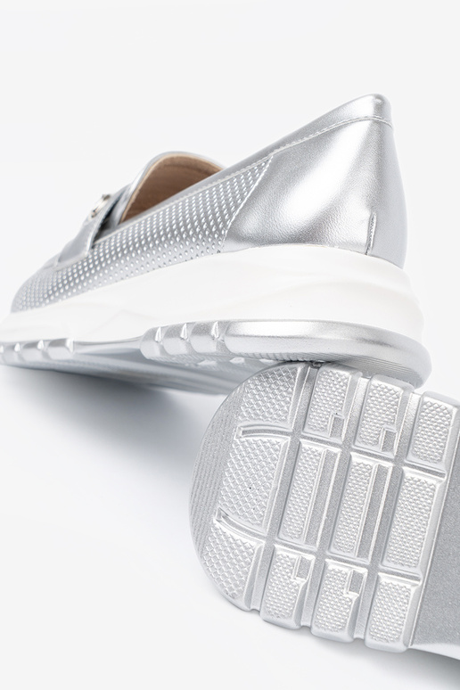 couleur argent mocassins z dekoracyjnym dorém elementem