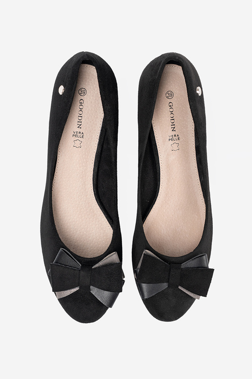 couleur noire talons hauts avec un arc sur le talon couleur noire talons hauts avec un arc sur le talon