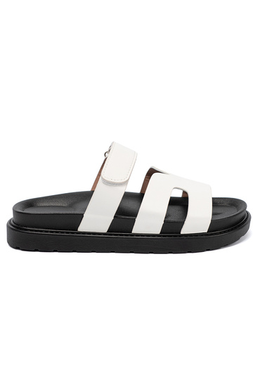 KomfortoÀe couleur blanche Chaussons avec une plateforme 2