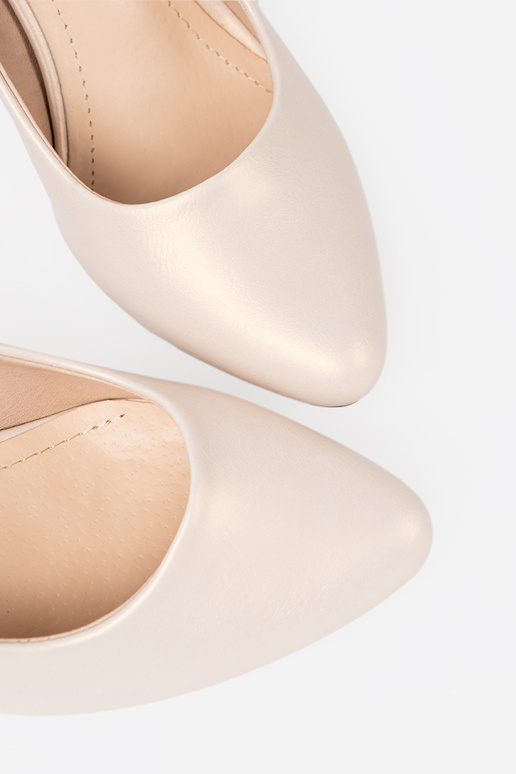 Chaussures beige sur le talon Sergio Leone