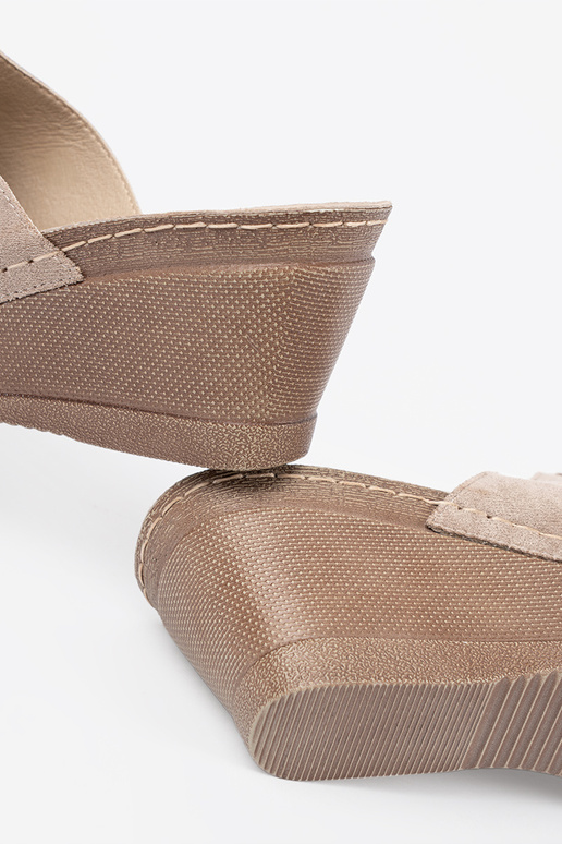beige femmes Chaussons avec une plateforme beige femmes Chaussons avec une plateforme