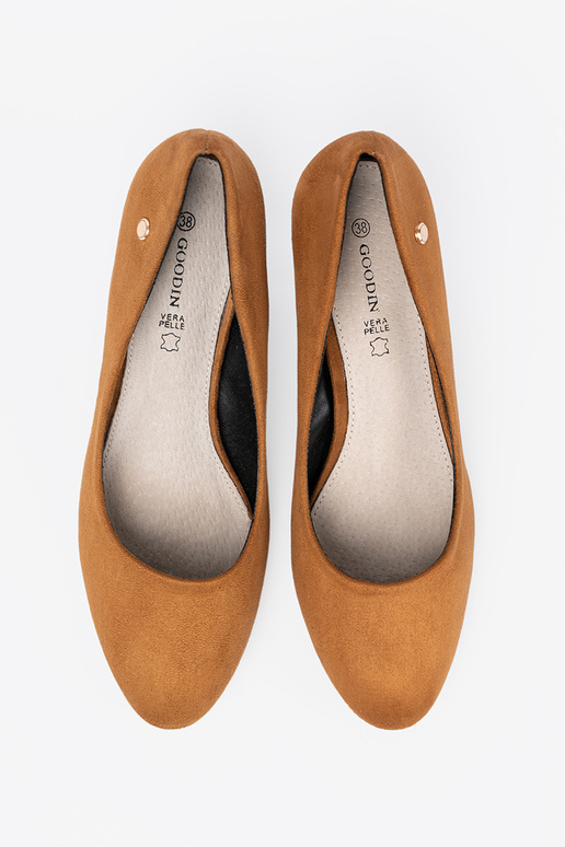 en daim talons hauts sur des talons hauts karmel