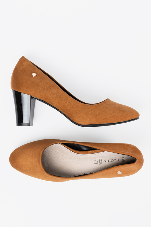 en daim talons hauts sur des talons hauts karmel