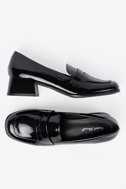 couleur noire mocassins sur des talons hauts