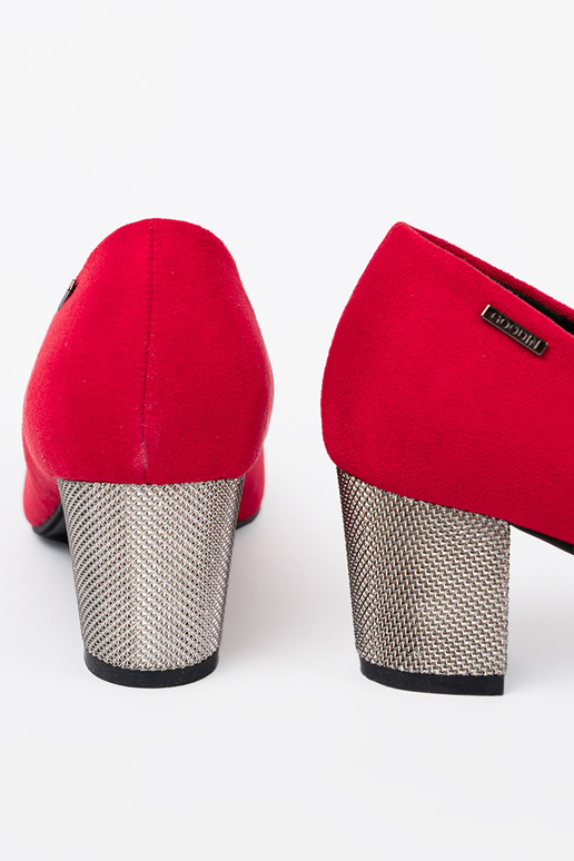 couleur rouge talons hauts na argentm słupku couleur rouge talons hauts na argentm słupku