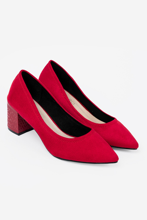 Style élégant talons hauts na ozdobnym słupku