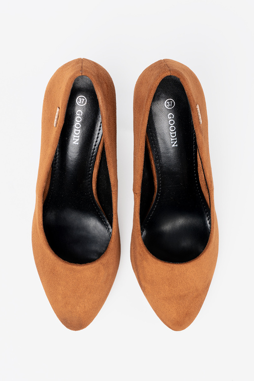 marron talons hauts sur un poteau noir