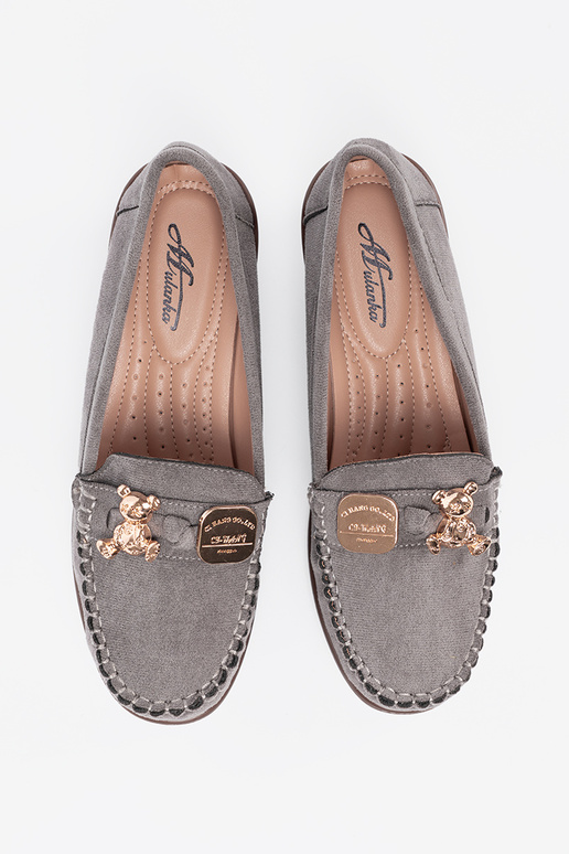 couleur grise demi-chaussures avec des détails dorés