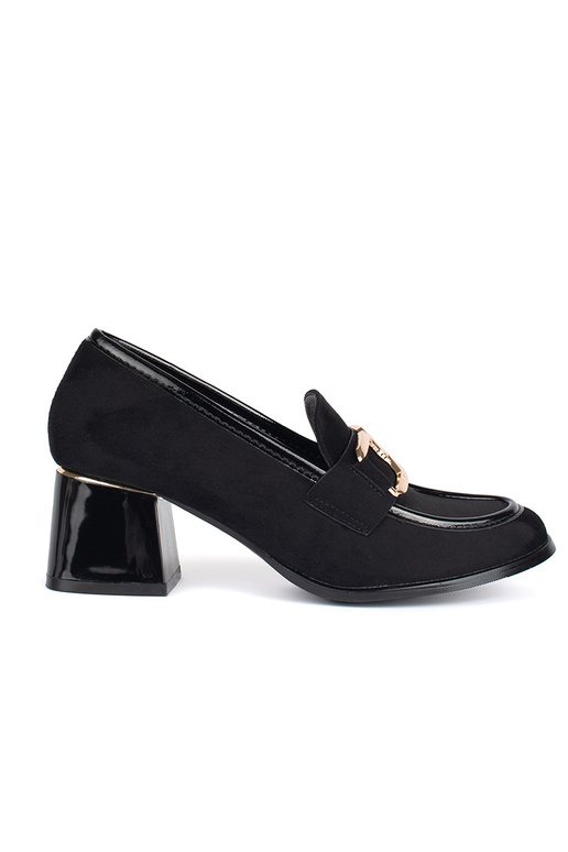 en daim femmes demi-chaussures sur un poteau épais