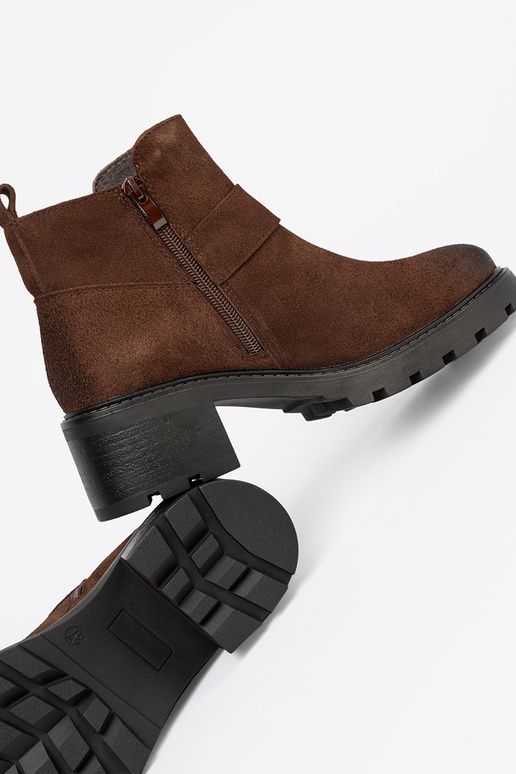 Hn d kotn kov kožen boty s ozdobnou sponou