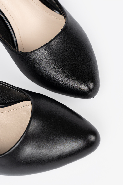 Élégant talons hauts sur des talons hauts À kolorze couleur noirem Sergio Leone