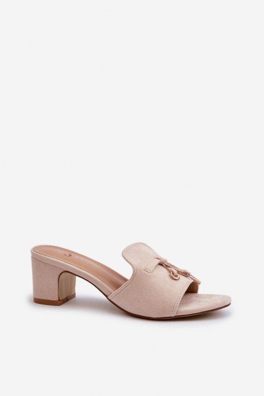 Pantoufles pour femmesen daim écologiqueu avec des talons beige Jemenna Pantoufles pour femmesen daim écologiqueu avec des talons beige Jemenna