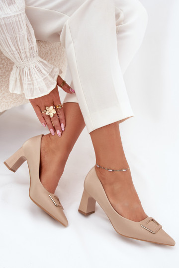 Chaussures avec des talons décorer avec boucles Nude Seriva 2