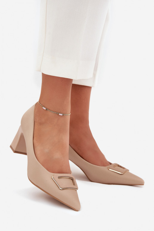 Chaussures avec des talons décorer avec boucles Nude Seriva Chaussures avec des talons décorer avec boucles Nude Seriva