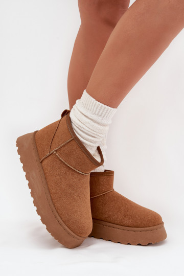 Chaussures beige avec accents noirs et semelle épaisse