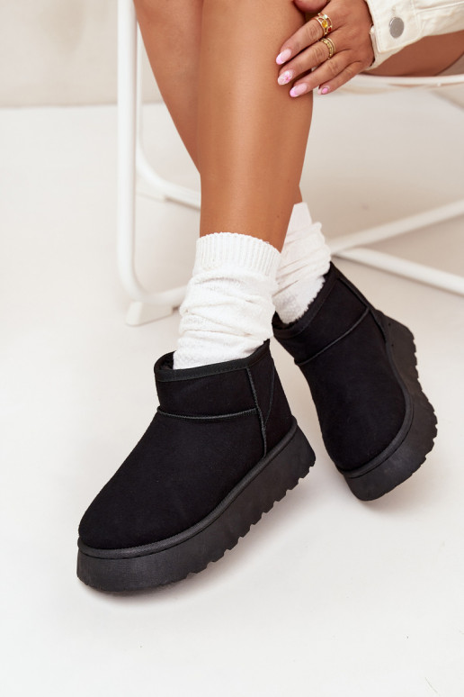 Bottes de neige Féminin avec une plateforme réchauffer avec de la fourrure à l intérieur couleur noire Vesirae