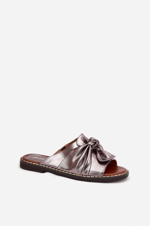 Pantoufles pour femmes avec des talons larges couleur grise Nelvira