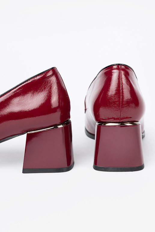 Bourgogne femmes demi-chaussures sur des talons hauts