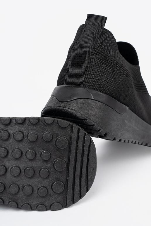 Chaussures de style sport typu slip-on À couleur noirem kolorze