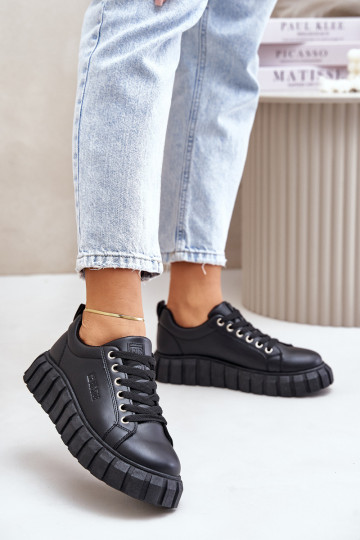 Baskets pour femmes isolées Big Star MM274617 noires