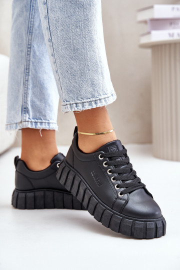 Baskets pour femmes isolées Big Star MM274617 noires 2