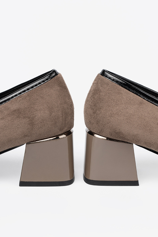 bottines en daim couleur sable à talon épais