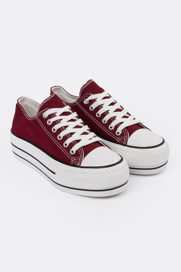 Féminin couleur bordeaux chaussures avec une plateforme