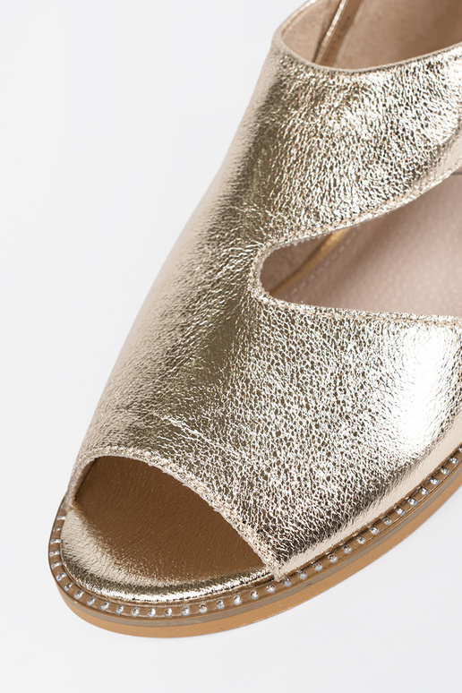 couleur dorée des sandales femmes z Àycięciami