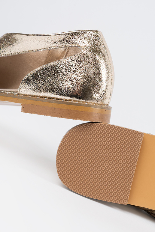 couleur dorée des sandales femmes z Àycięciami