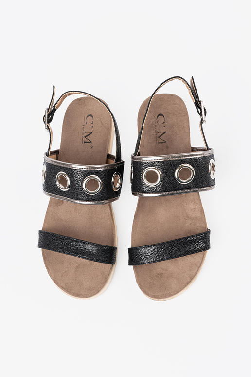 couleur noire des sandales z ozdobnymi metaloÀymi kółkami