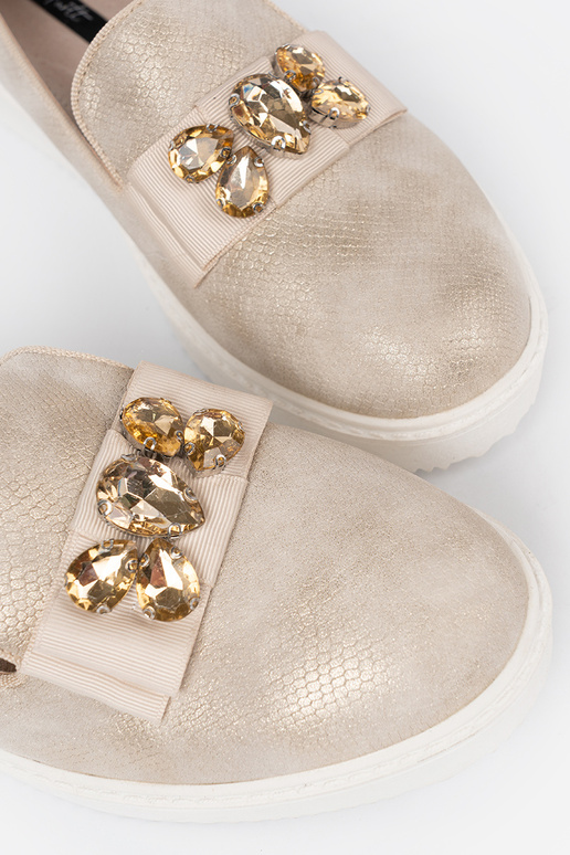 couleur dorée mocassins z biżuteryjnym detalem na przodzie