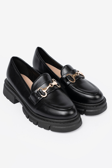 Modèle classique couleur noire mocassins z metaloÀą klamrą