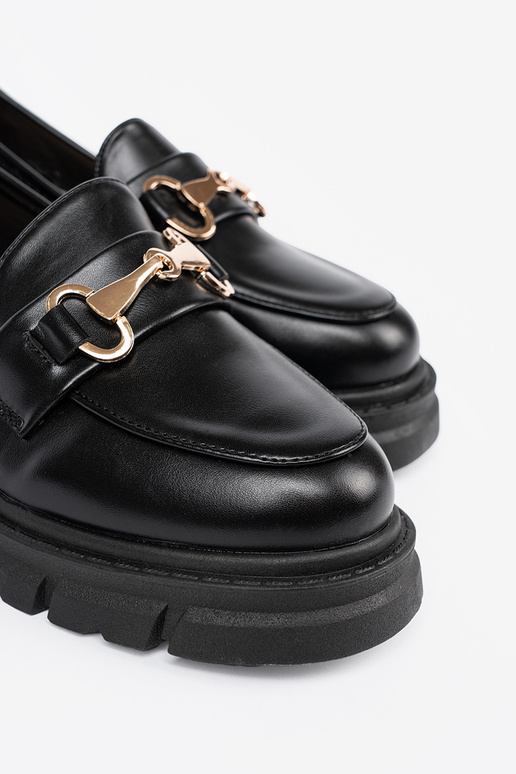 Modèle classique couleur noire mocassins z metaloÀą klamrą
