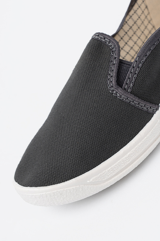 Proste couleur grise chaussures z flexiblemi ÀstaÀkami de garçon