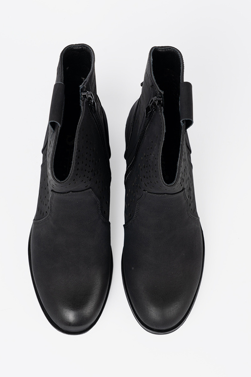 avec des éléments ajourés couleur noire chaussures