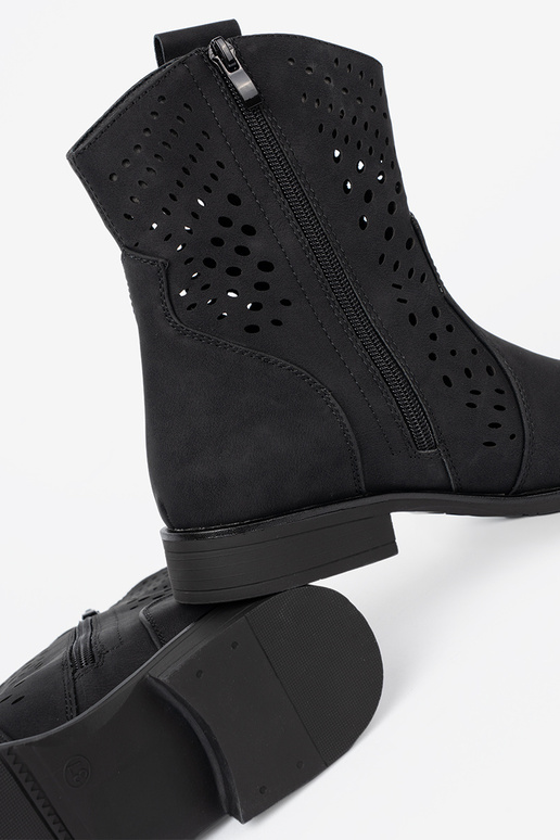 avec des éléments ajourés couleur noire chaussures