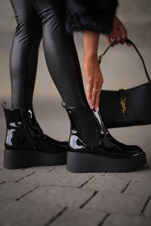 avec effet vernis Bottes pour femmes avec une plateforme I Koturnie réchauffer couleur noire DANSloedia