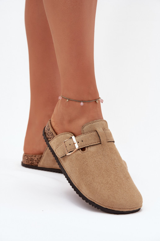Chaussons Sabots Féminin avec une plateforme avec boucles dorées Big Star SS274738 beige