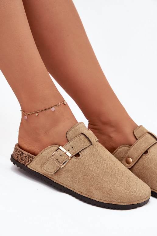 Chaussons Sabots Féminin avec une plateforme avec boucles dorées Big Star SS274738 beige