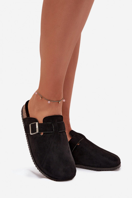 Chaussons Sabots Féminin avec une plateforme couleur argent avec boucles Big Star SS274736 couleur noire