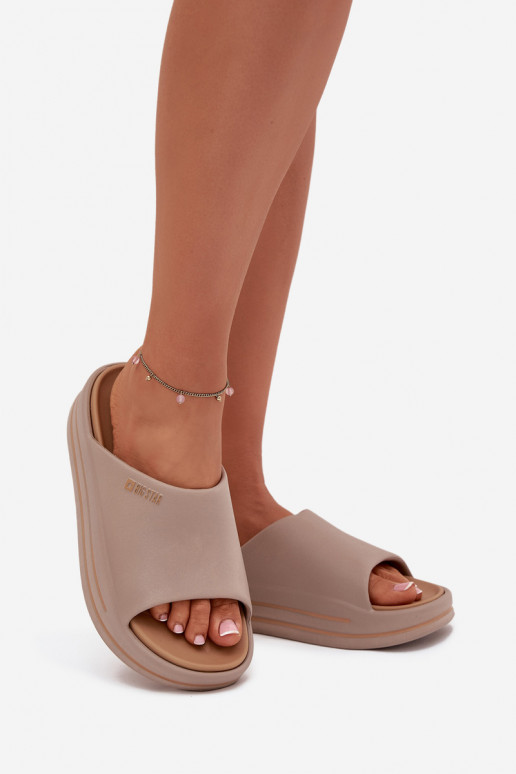 Pantoufles pour femmes avec une plateforme Big Star SS274424 beige