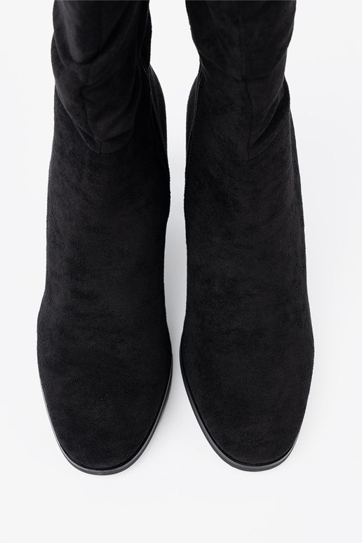 couleur noire bottes avec un haut à volants