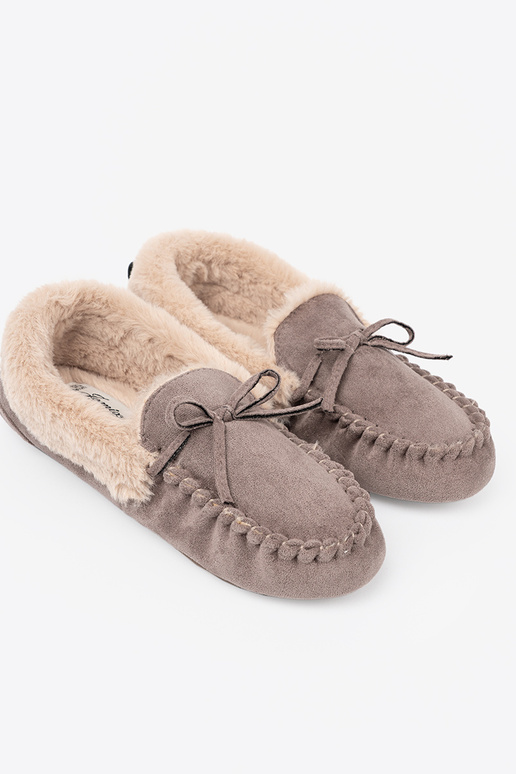 beige kapcie avec un arc i puszystym Ànętrzem typu mocassins