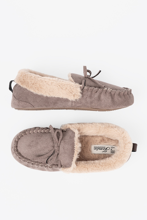 beige kapcie avec un arc i puszystym Ànętrzem typu mocassins