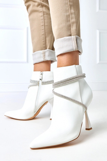 Bottines blanches à talon... 2