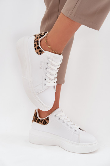 Chaussures modèle baskets Féminin avec une plateforme Big Star SS274247 couleur blanche avec des motifs en fourrure de léopard